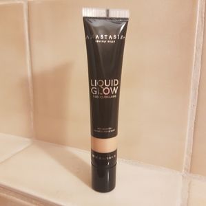 Anastasia Liquid Glow highlighter